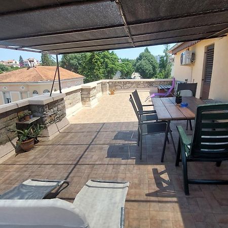 Apartment In Centre With Huge Terace بولا المظهر الخارجي الصورة