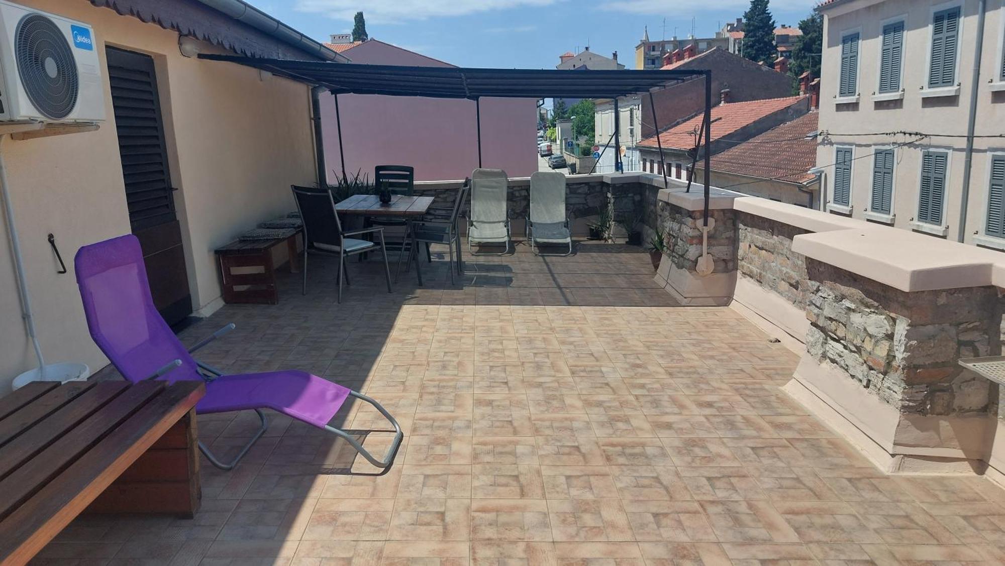 Apartment In Centre With Huge Terace بولا المظهر الخارجي الصورة