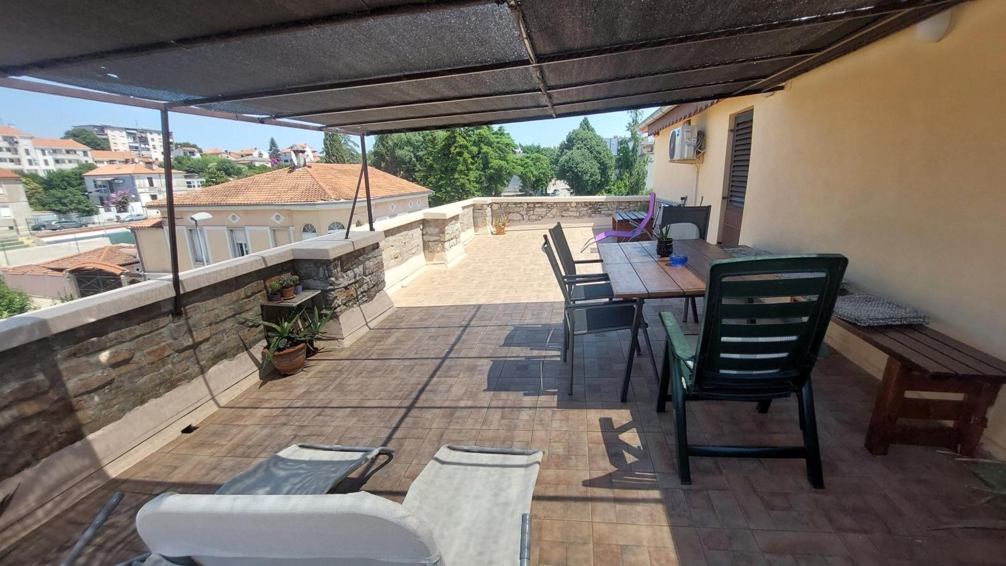 Apartment In Centre With Huge Terace بولا المظهر الخارجي الصورة