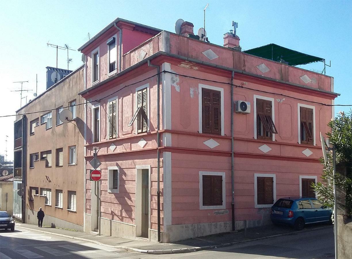 Apartment In Centre With Huge Terace بولا المظهر الخارجي الصورة
