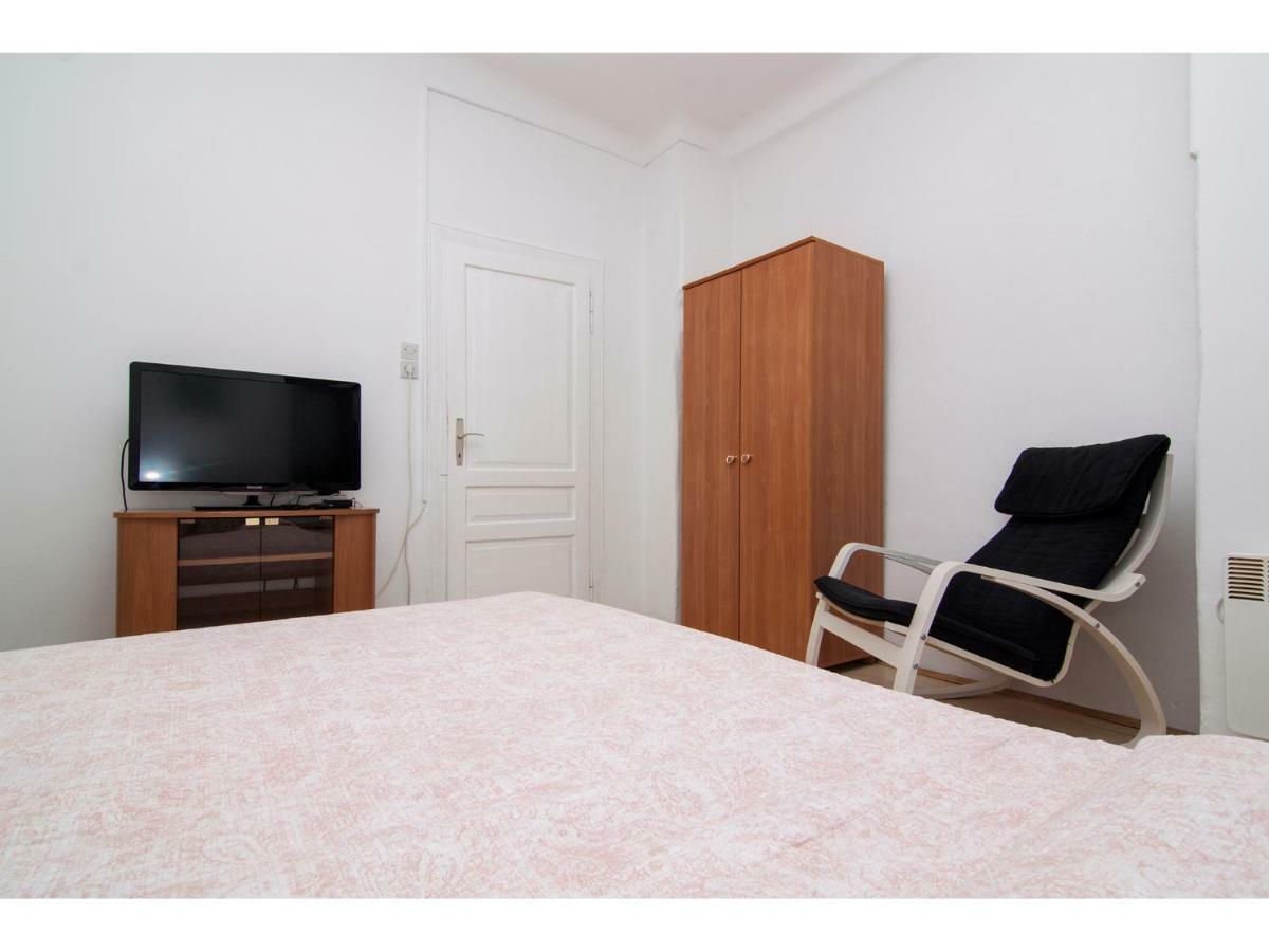 Apartment In Centre With Huge Terace بولا المظهر الخارجي الصورة